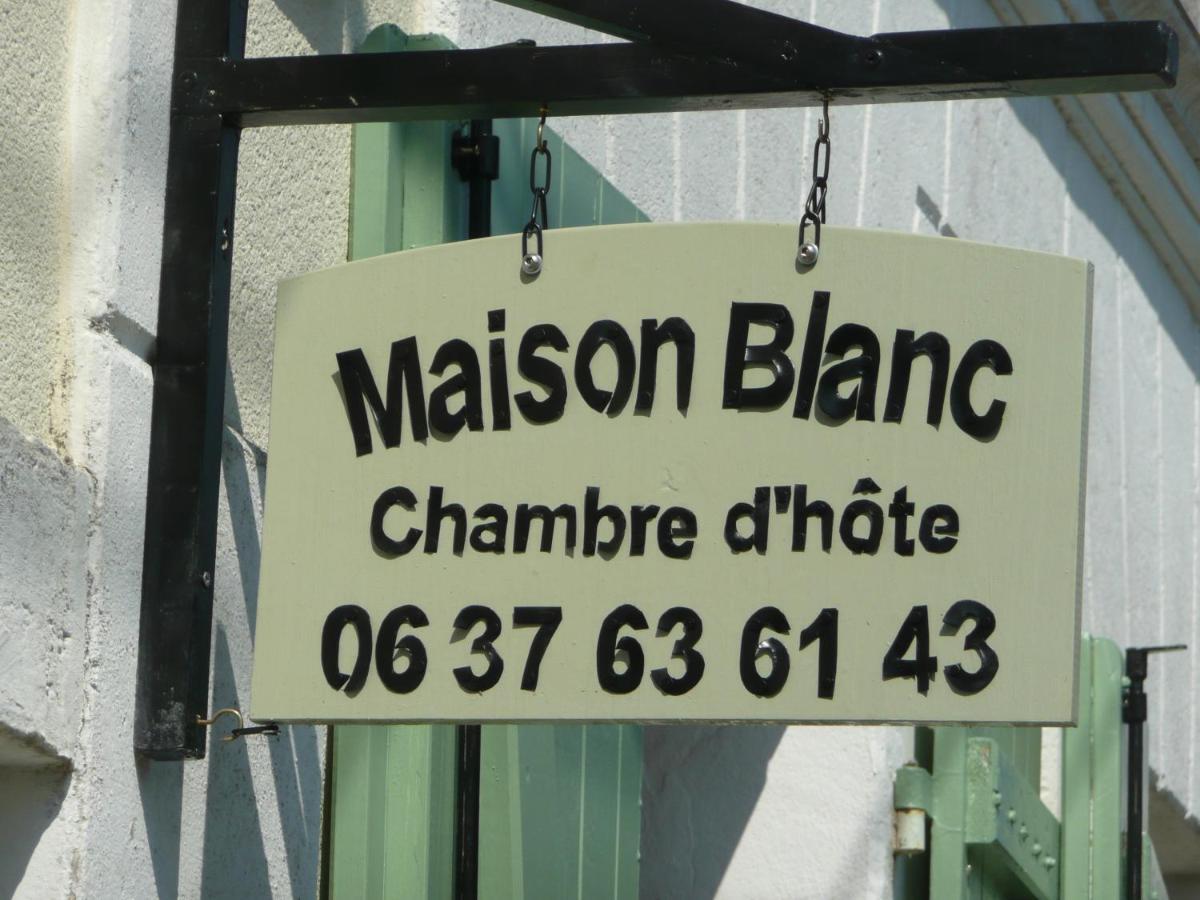 Maison Blanc Bed & Breakfast Gibourne Екстериор снимка